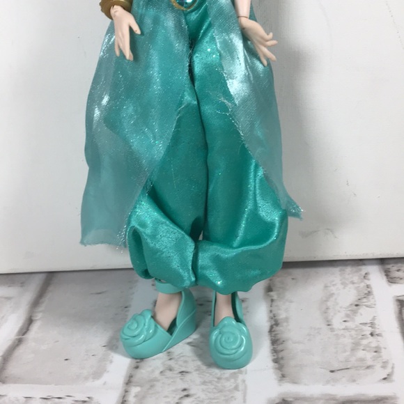 Disney Descendants doll Genie Chic - Picture 4 of 5
